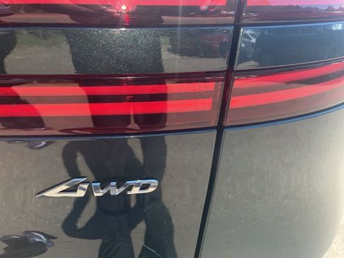 Used 2022 Genesis GV70 2.5T image 8