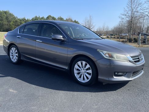 Used 2015 Honda Accord EX image 2