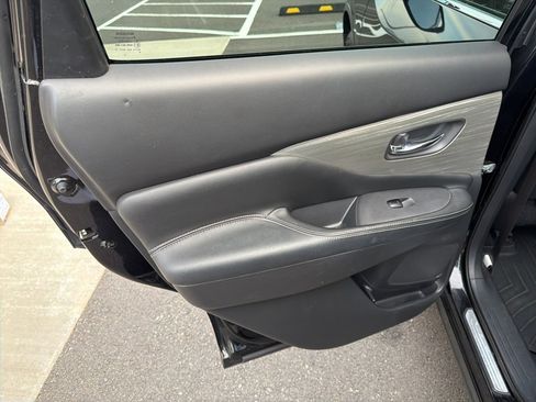 Used 2016 Nissan Murano S image 16