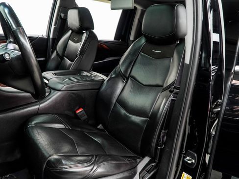 Used 2015 Cadillac Escalade ESV Premium image 37