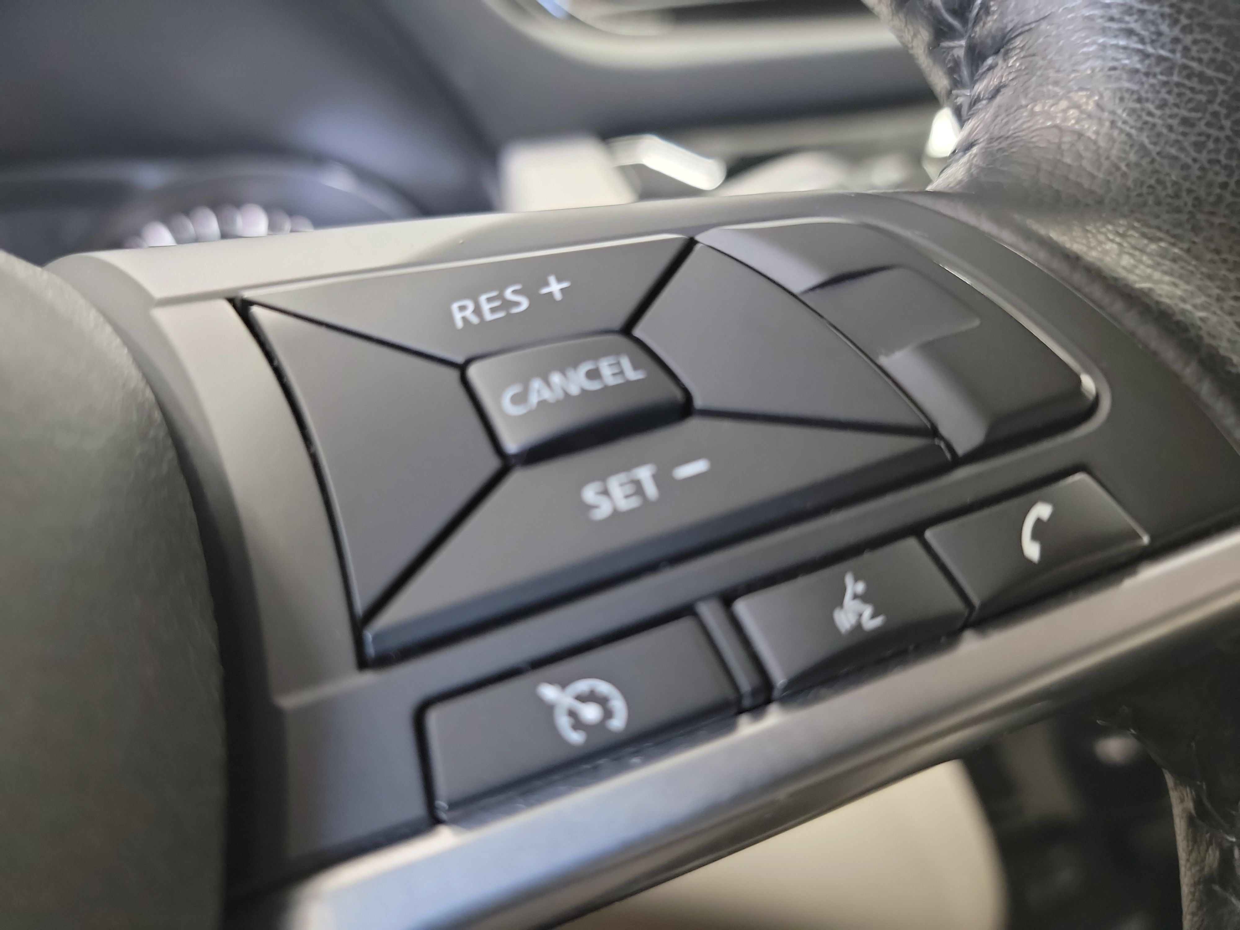 Used 2020 Nissan Rogue Sport SV w/ All-Weather Package FWD image 33
