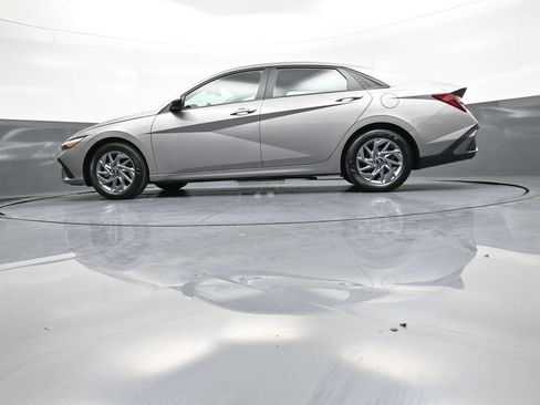 Certified 2024 Hyundai Elantra SEL FWD image 32