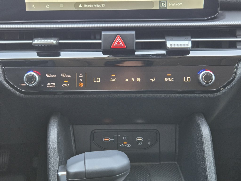 New 2026 Kia Sportage SX FWD image 17