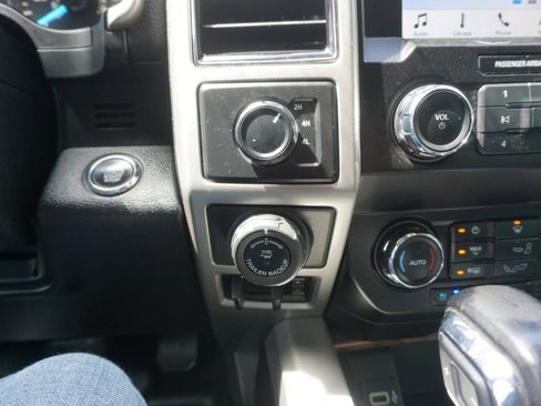 Used 2019 Ford F150 Lariat w/ Trailer Tow Package AWD/4WD image 21