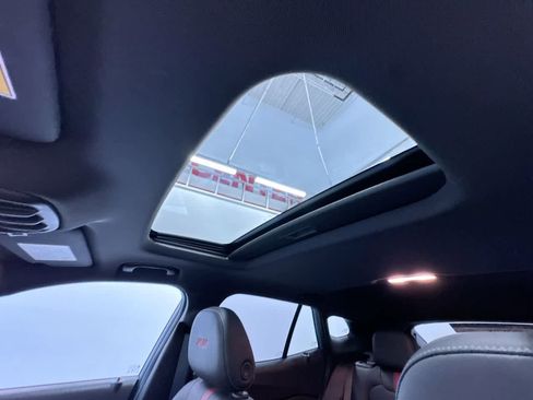 Used 2025 Chevrolet Trax RS w/ Sunroof Package FWD image 41