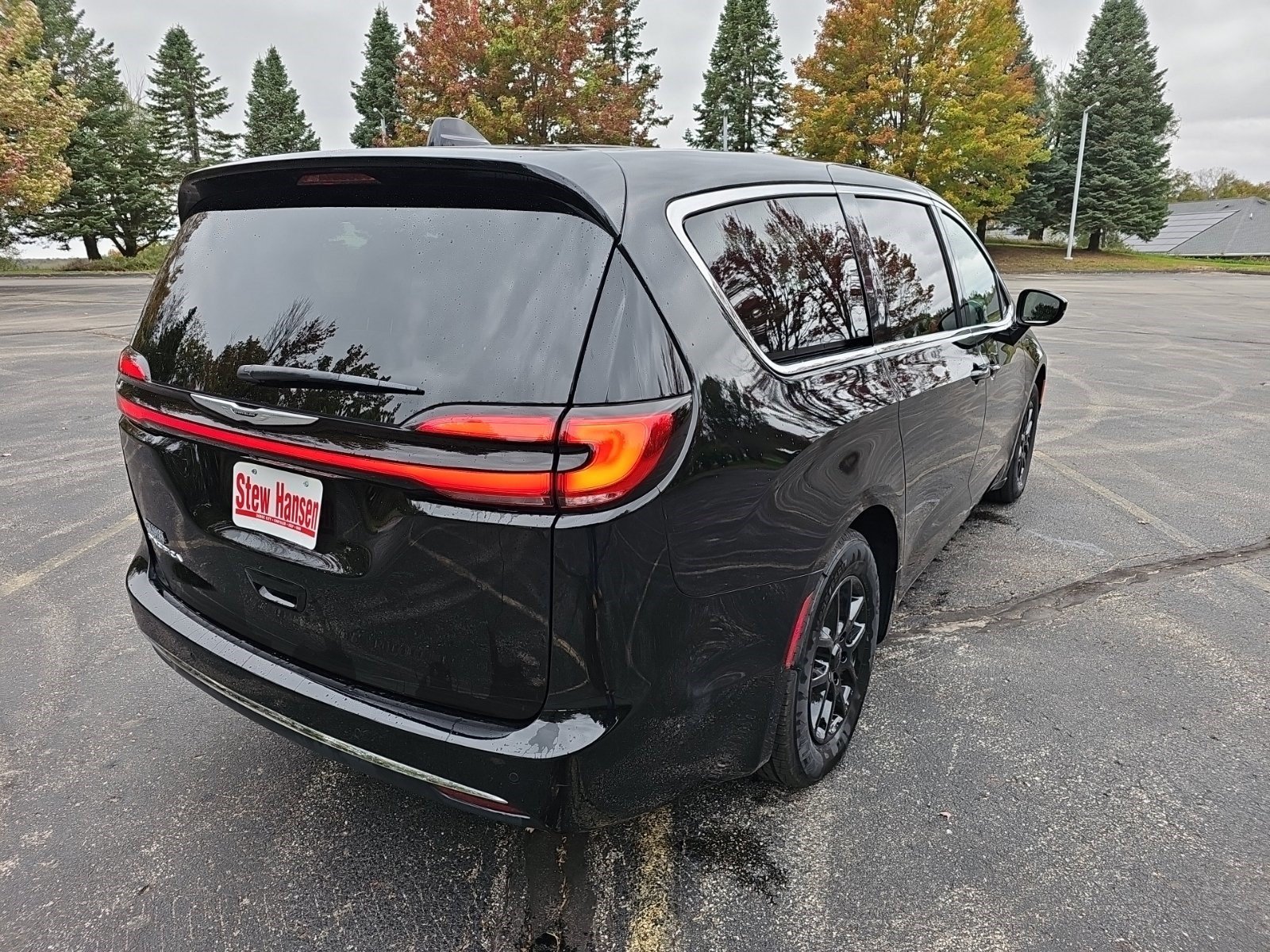 Used 2025 Chrysler Pacifica Select FWD image 7