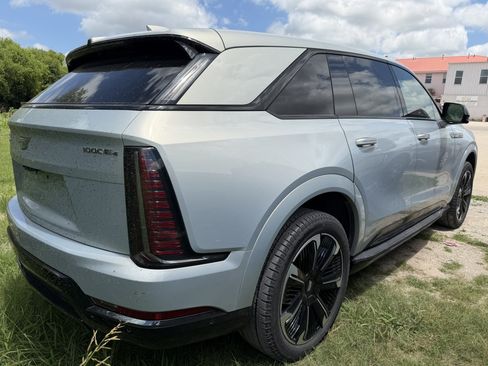Used 2025 Cadillac Escalade IQ Sport 1 AWD/4WD image 3