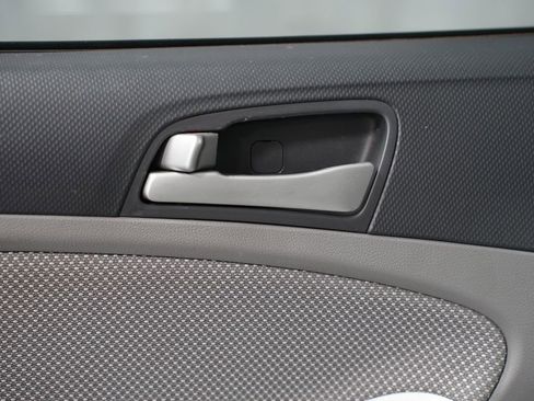 Used 2013 Hyundai Accent GS image 24