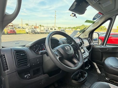 Used 2024 RAM ProMaster 2500 w/ Convenience Group FWD image 23