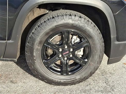 Used 2022 GMC Acadia AT4 w/ Technology Package image 8