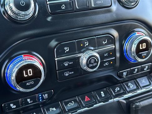 Used 2022 GMC Sierra 3500 Denali image 28