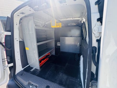 Used 2020 Ford Transit Connect XL image 9