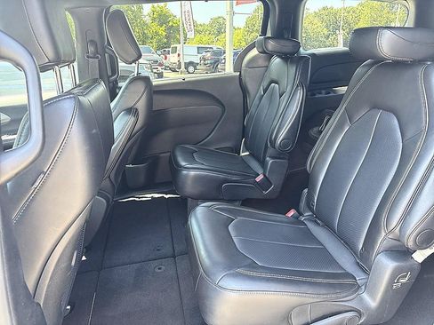 Used 2025 Chrysler Pacifica Select FWD image 22