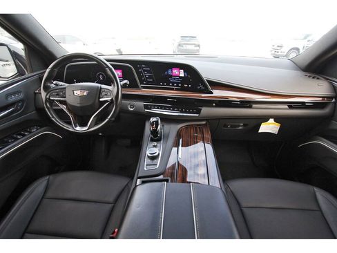 Certified 2024 Cadillac Escalade Luxury image 9