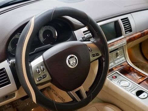 Used 2009 Jaguar XF Luxury image 11