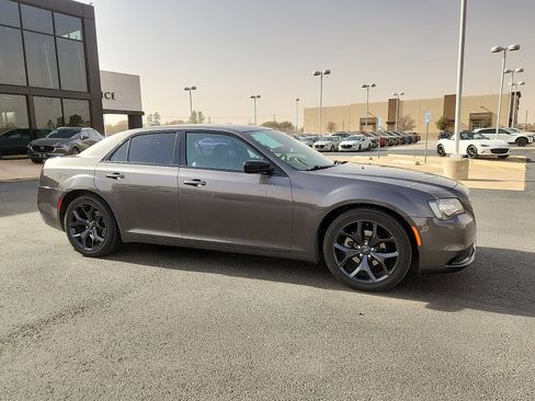 Used 2021 Chrysler 300 Touring w/ Sport Appearance Package RWD image 8