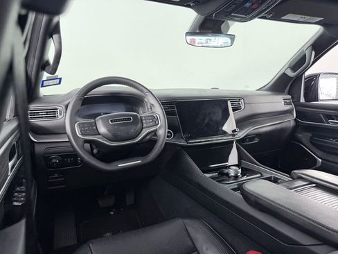 Used 2024 Jeep Wagoneer Series II w/ Flexible Seating Group image 19