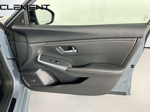 Used 2024 Nissan Sentra SR w/ SR Premium Package image 37