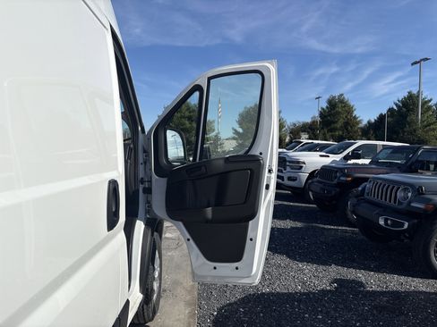 New 2025 RAM ProMaster 2500 w/ Quick Order Package 22G SLT image 8