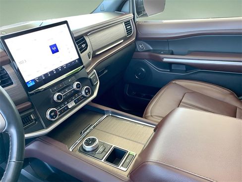 Used 2024 Ford Expedition Limited image 39