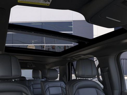 New 2026 Lincoln Navigator Reserve AWD/4WD image 22