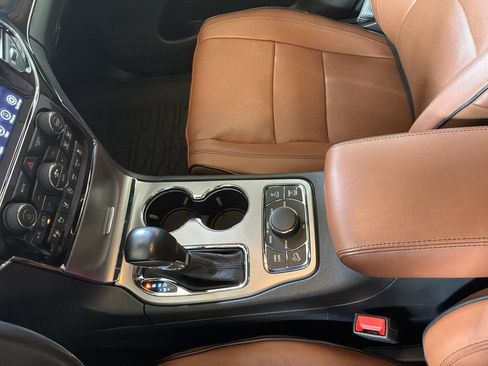 Used 2020 Jeep Grand Cherokee Overland AWD/4WD image 35