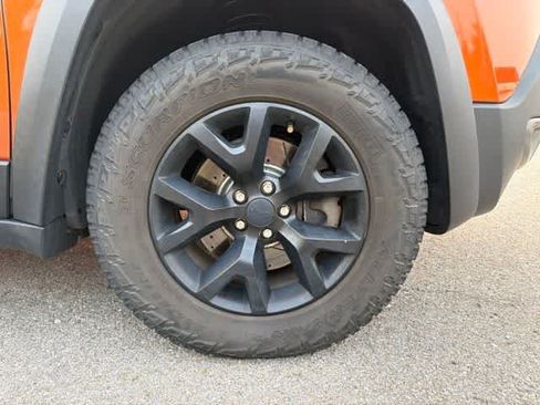 Used 2016 Jeep Cherokee Trailhawk AWD/4WD image 7