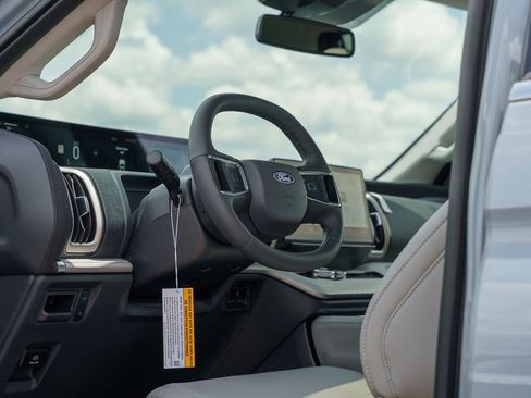 New 2027 Ford Expedition Active RWD image 18