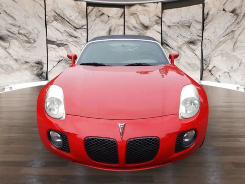 Used 2009 Pontiac Solstice GXP w/ Premium Package RWD image 2