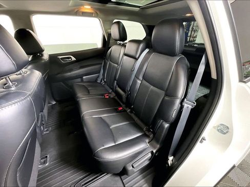 Used 2018 Nissan Pathfinder Platinum image 26