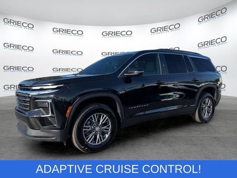 Used 2025 Chevrolet Traverse LT FWD image 3