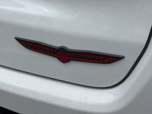 Used 2025 Jeep Compass Trailhawk image 5