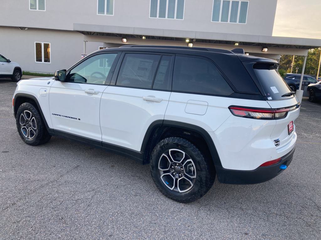 New 2024 Jeep Grand Cherokee Trailhawk w/ Advanced Protech Group II AWD/4WD image 3