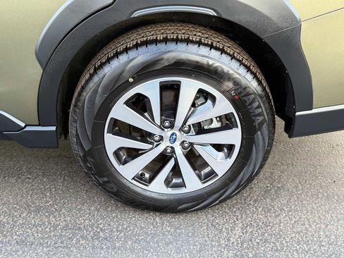 Certified 2025 Subaru Outback Premium w/ Popular Package #1A image 9