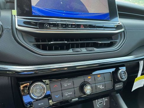 New 2026 Jeep Compass Latitude image 38