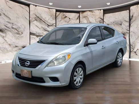 Used 2013 Nissan Versa SV FWD image 1