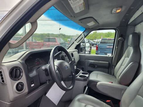 Used 2018 Ford E-350 and Econoline 350 Super Duty image 14