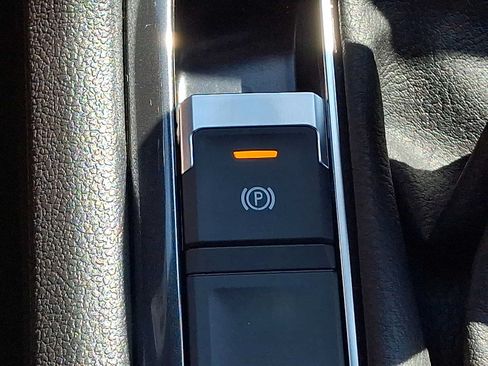 Used 2024 Volkswagen Tiguan SE R-Line AWD/4WD image 25