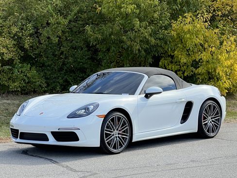 Used 2017 Porsche 718 Boxster S image 9