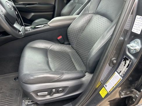 Used 2021 Toyota C-HR Limited FWD image 10