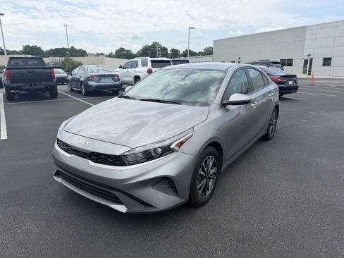 Used 2024 Kia Forte LXS FWD image 3