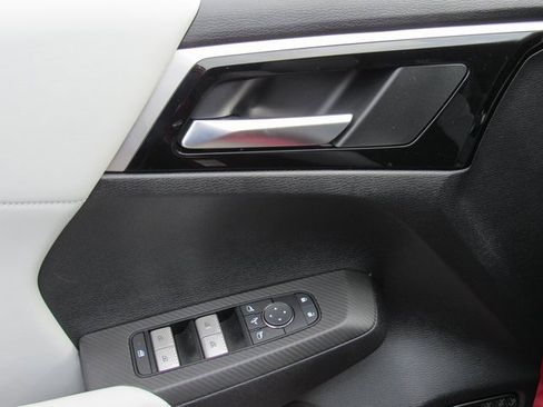 New 2025 Mitsubishi Outlander SE image 12