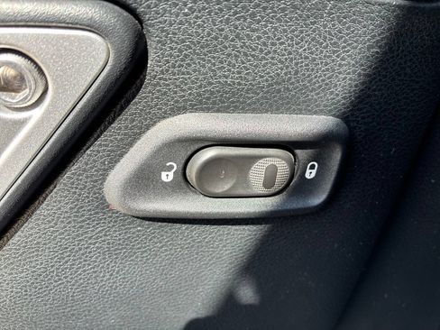 Used 2016 Jeep Wrangler Unlimited Sahara w/ Connectivity Group AWD/4WD image 11