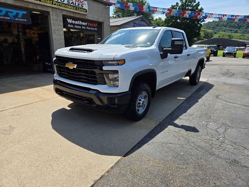 Used 2024 Chevrolet Silverado 2500 W/T w/ WT Convenience Package AWD/4WD image 3