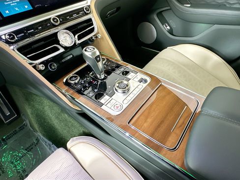 New 2026 Bentley Flying Spur Plug-In Hybrid AWD/4WD image 13