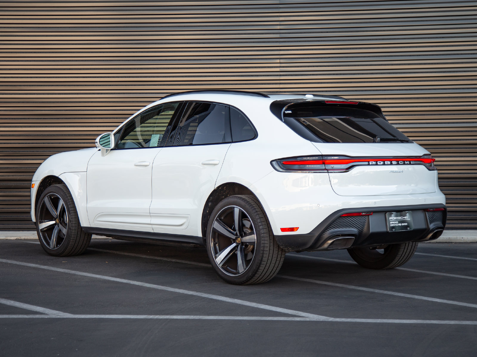 Certified 2026 Porsche Macan AWD/4WD image 3