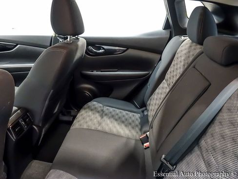 Used 2021 Nissan Rogue Sport SV image 12