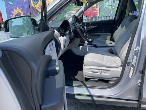 Used 2021 Honda Pilot Touring image 14