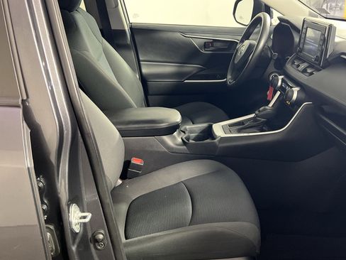 Used 2020 Toyota RAV4 LE w/ Carpet Mat Package image 28