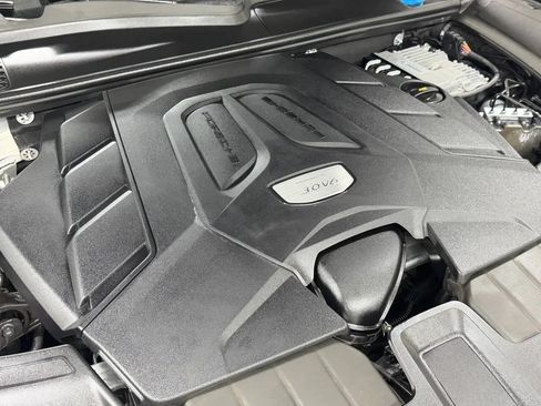 Used 2022 Porsche Cayenne AWD/4WD image 50
